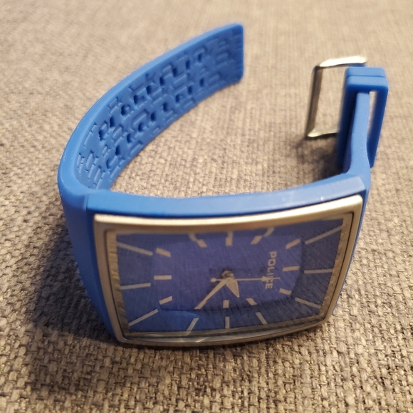 Police Silicone band Watch - Picture 4 of 5